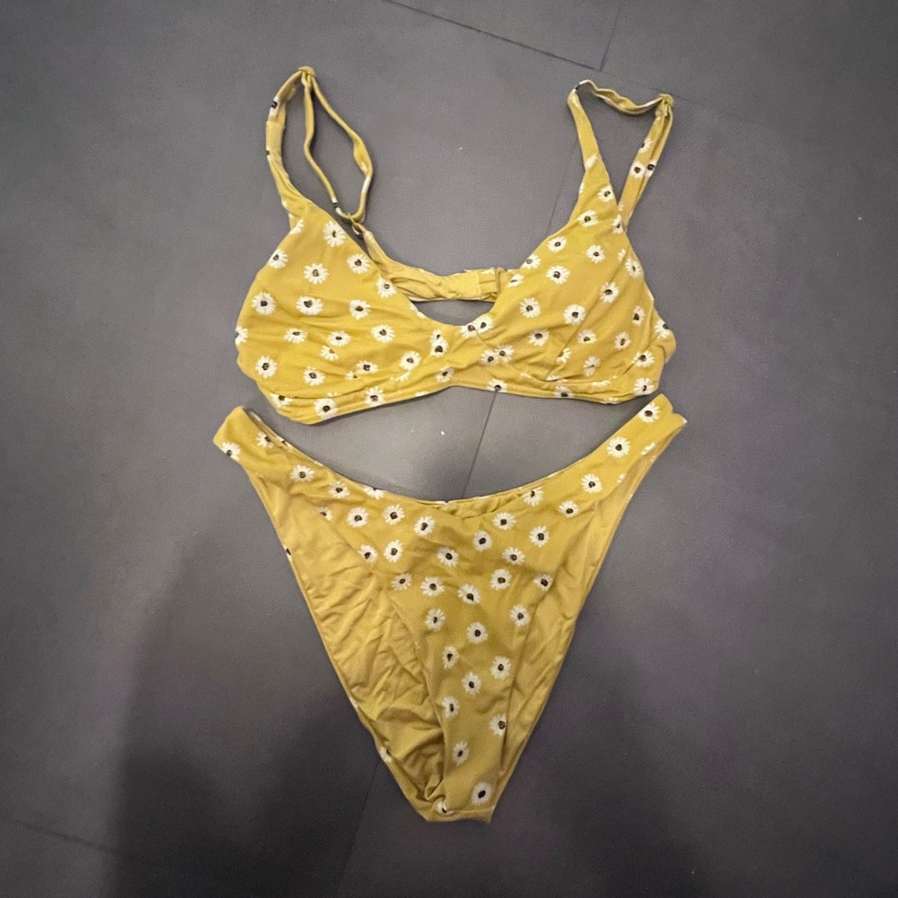 Rvca bikini size small